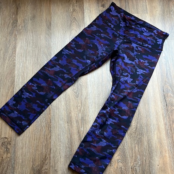 lululemon athletica Pants - Lululemon Camo Crop Leggings Size 4